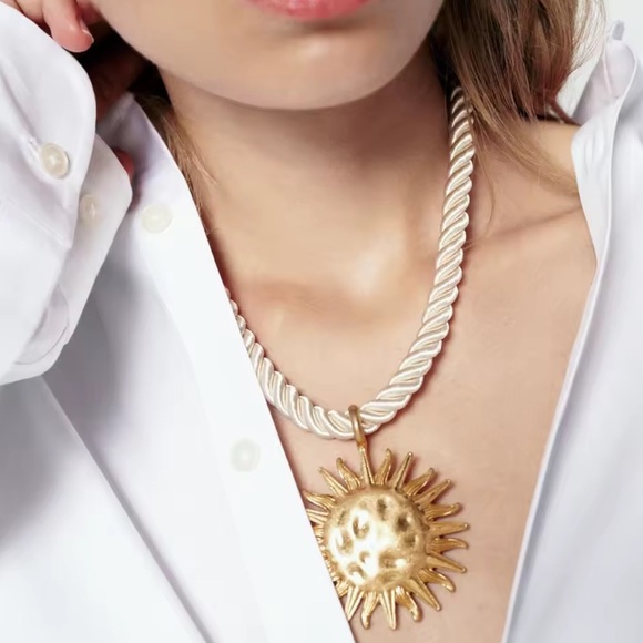Anthropologe new adjustable Gold Sun Pendant Necklace - Picture 12 of 12